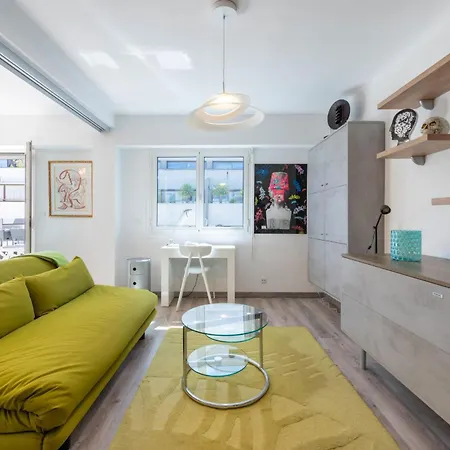 Bright In The Heart Of Apartment